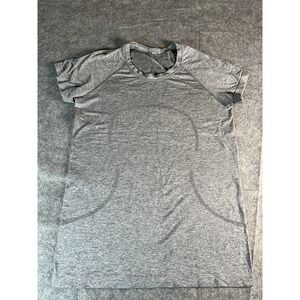 Women's Swiftly Tech short sleeve Gray Size 6or 8 #772